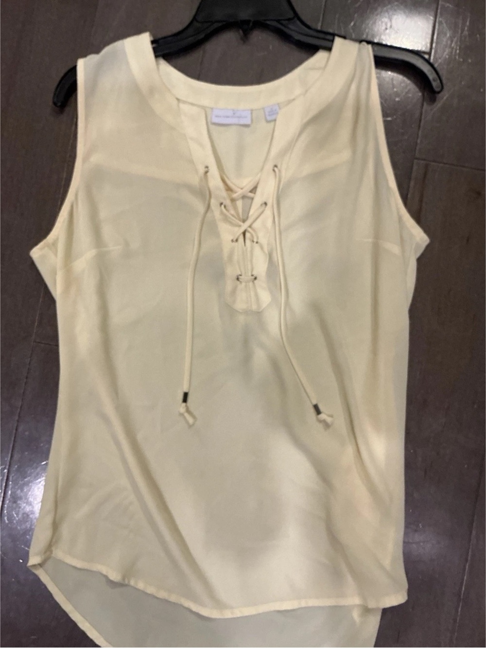 🔥 New York & Company M Butter Yellow Lace Up Neck Sleeveless Blouse Curved Hem